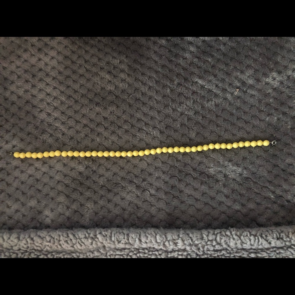 Pretty yellow beaded necklace